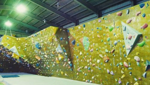 石川県のクライミング施設「Step BOULDERING（ステップ ボルダリング）」